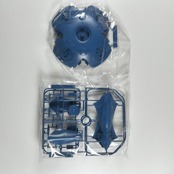 Bandai 1/1000 Pormelia Class Astro Assault Carrier, Parts Sealed - Picture 6 of 11